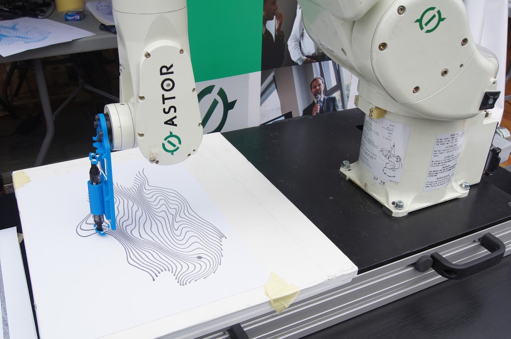 Studenci Politechniki Krakowskiej sięgnęli po maszynę wykorzystywaną zwyczajowo w przemyśle i udowodnili, że architektura i robotyka mogą współdziałać.