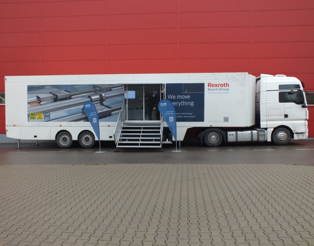 Wystawa objazdowa firmy Bosch Rexroth, na której zaprezentowane zostały nowości z zakresu techniki przemieszczeń liniowych i napędów elektrycznych