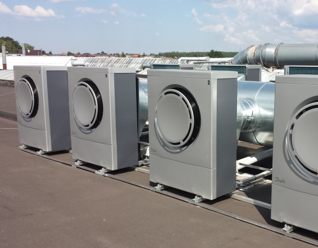 Pompy ciepła Danfoss zapewniają codzienne oszczędności w fabryce mebli Klose