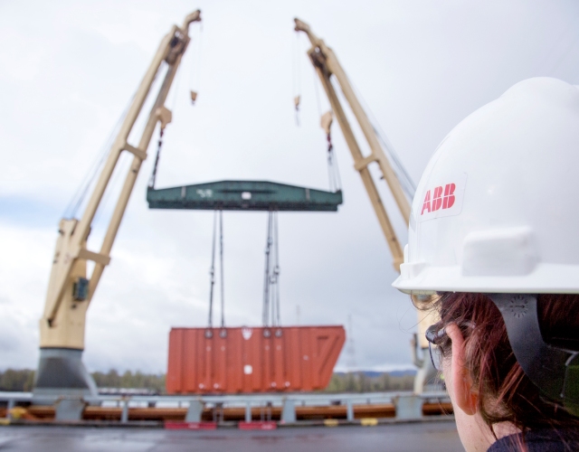 Ponadgabarytowy transport gigantycznych transformatorów