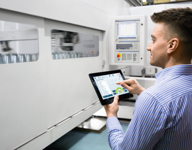 LabVIEW udostępnia środowisko programistyczne z interfejsem głównie graficznym