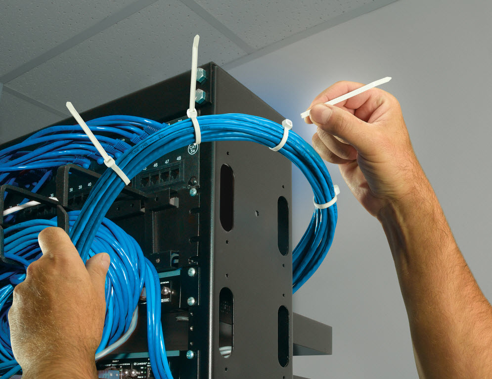 Nowe opaski zaciskowe ABB montowane bez narzędzi