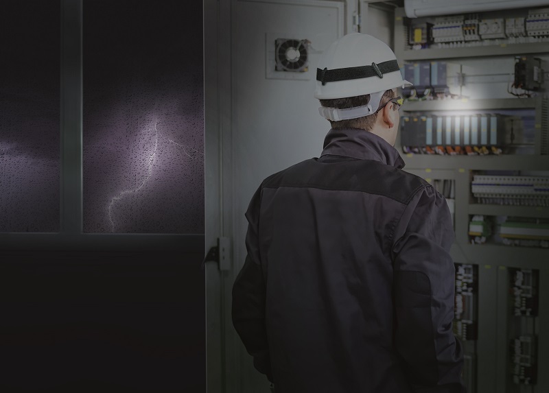 Specjalnie dopracowany do skutecznej ochrony – tylko w ten sposób ogranicznik przepięć typu 1 efektywnie chroni przed wpływem bezpośrednich uderzeń pioruna