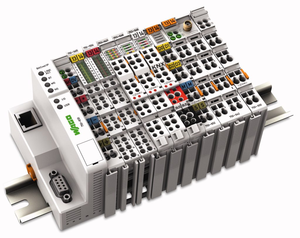 Optymalne oświetlenie hali produkcyjnej niewielkim nakładem środków