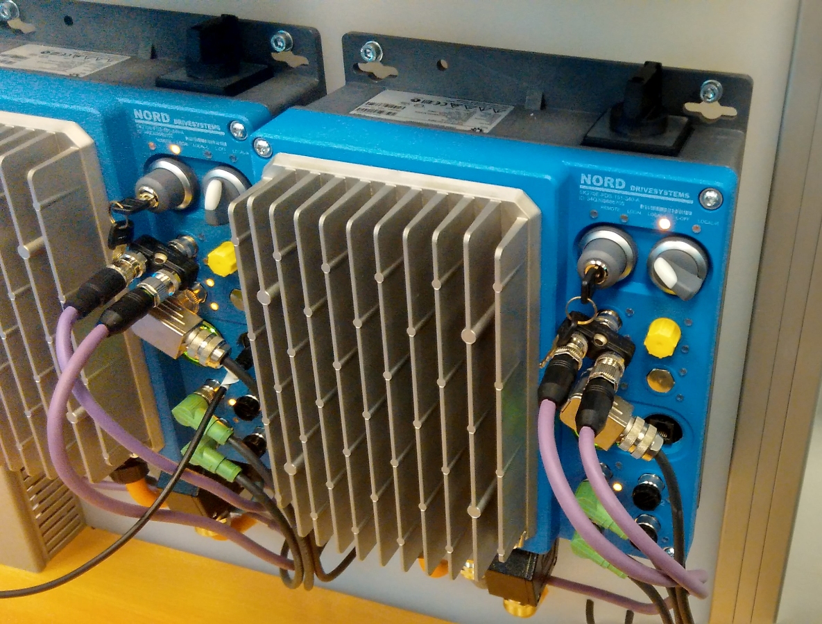 Rozproszone sterowniki PLC w napędach  jako alternatywa sterowania centralnego