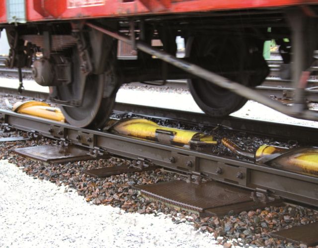 Spiralne hamulce torowe do bezpiecznego i sprawnego zestawiania pociągów