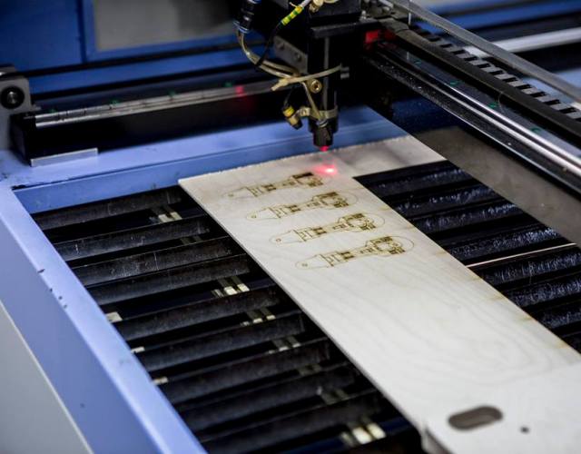 ABB uruchamia pilotażową serię programów edukacyjno-naukowych w łódzkim FabLabie