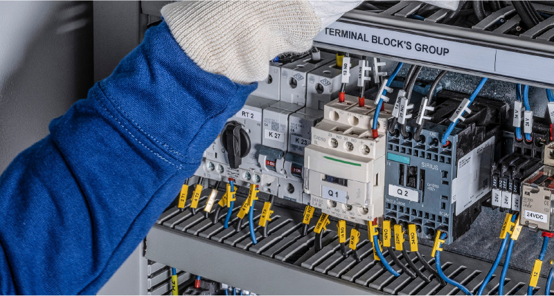 oznakowanie złączy w szafach elektrycznych