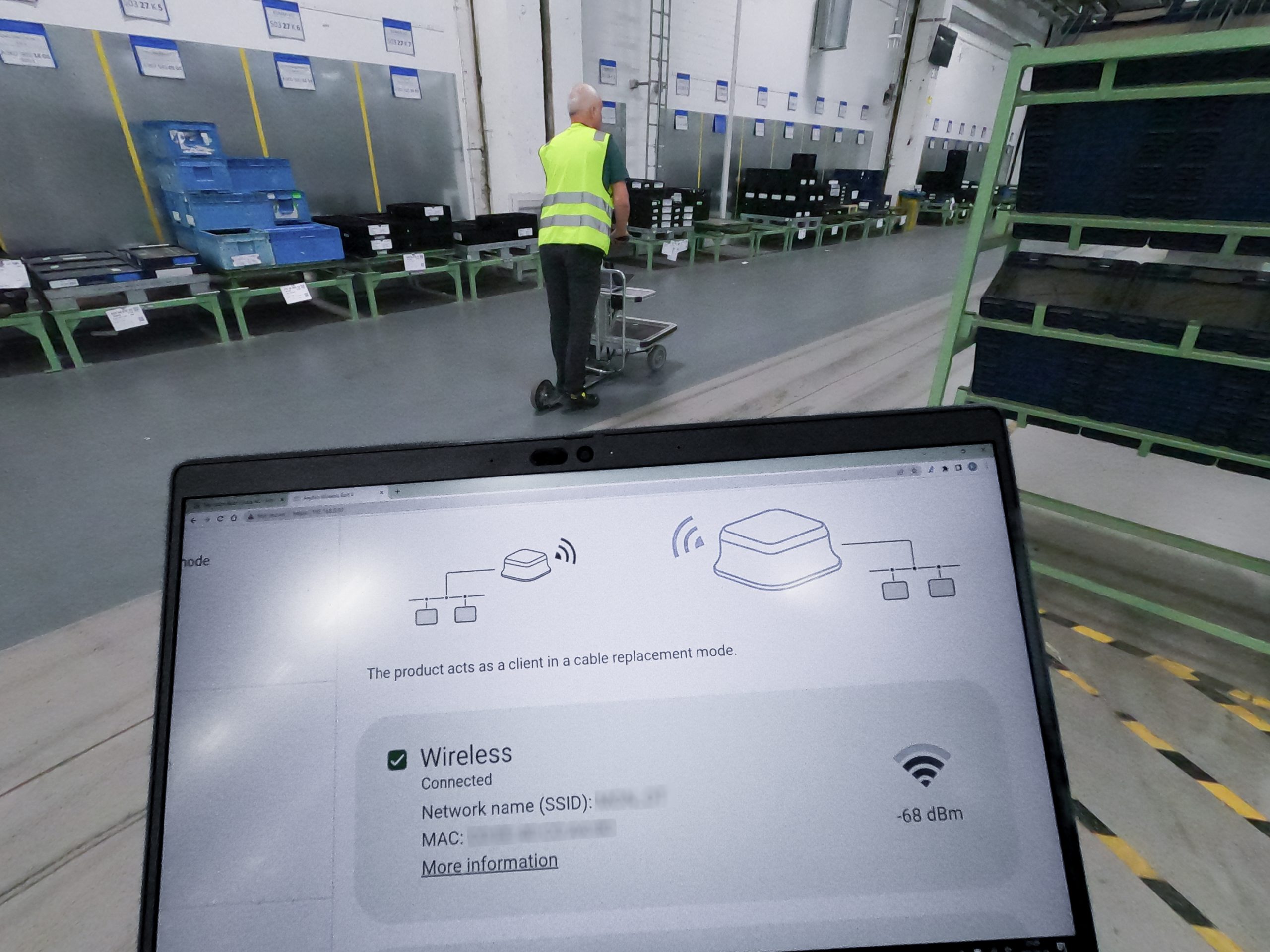 Eksperci ds. rozwiązań bezprzewodowych z HMS przyjechali na miejsce, aby upewnić się, że instalacja działa zgodnie z planem.