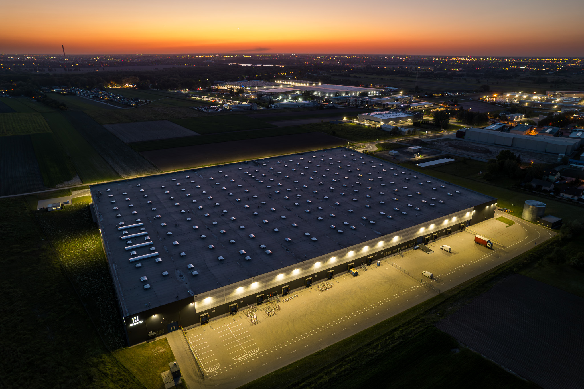 Oświetlenie Signify redukuje zanieczyszczenie światłem nieruchomości Hillwood