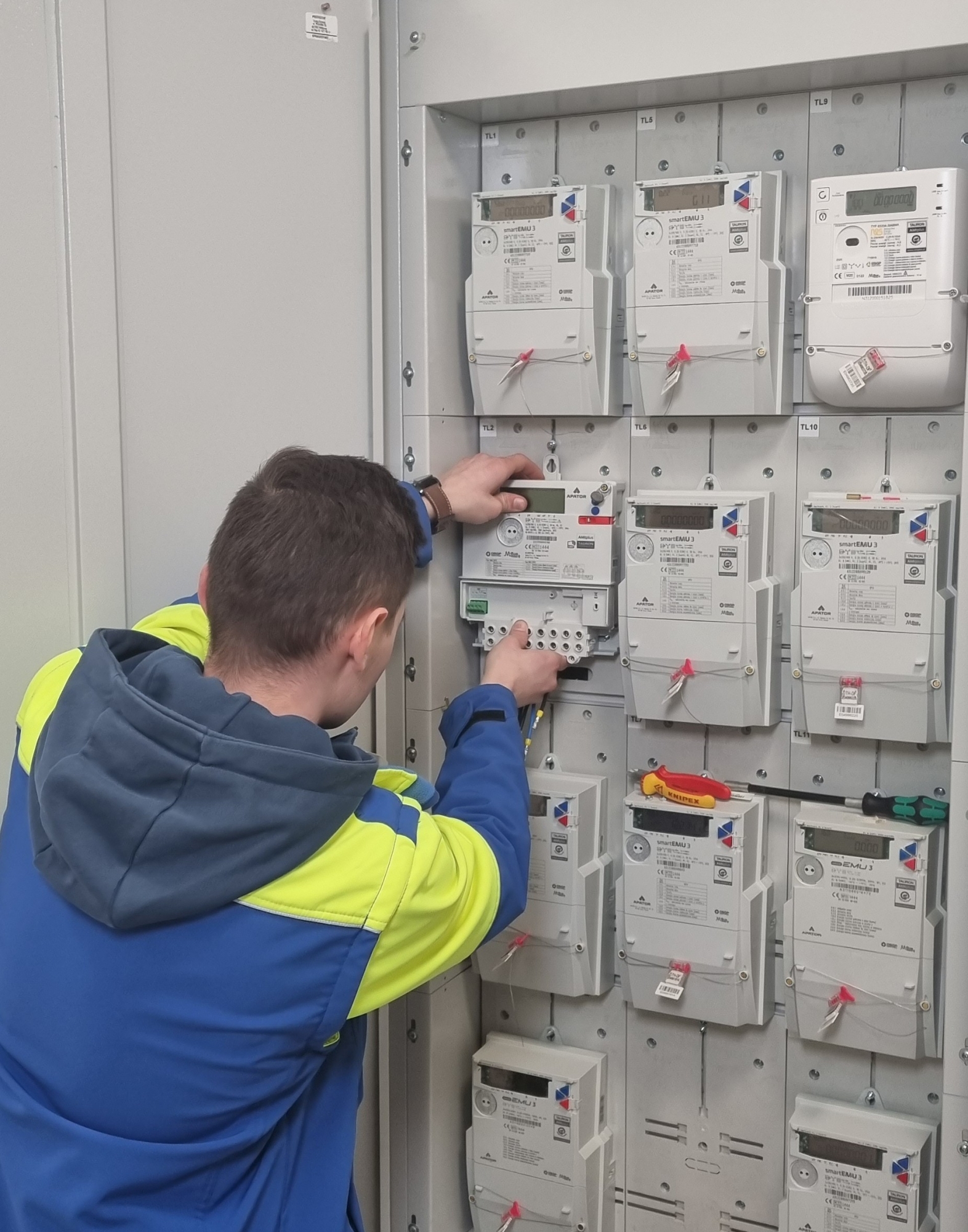 TAURON prowadzi masową wymianę legalizacyjną liczników, montowanych w ramach pierwszego i największego w Polsce programu pilotażowego Smart City Wrocław