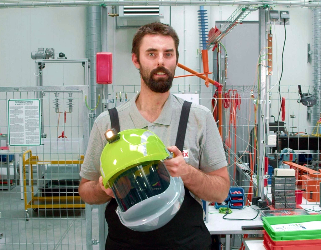 Nowy hełm ochronny Hubix z lampą Mactronic chronią życie elektromonterów