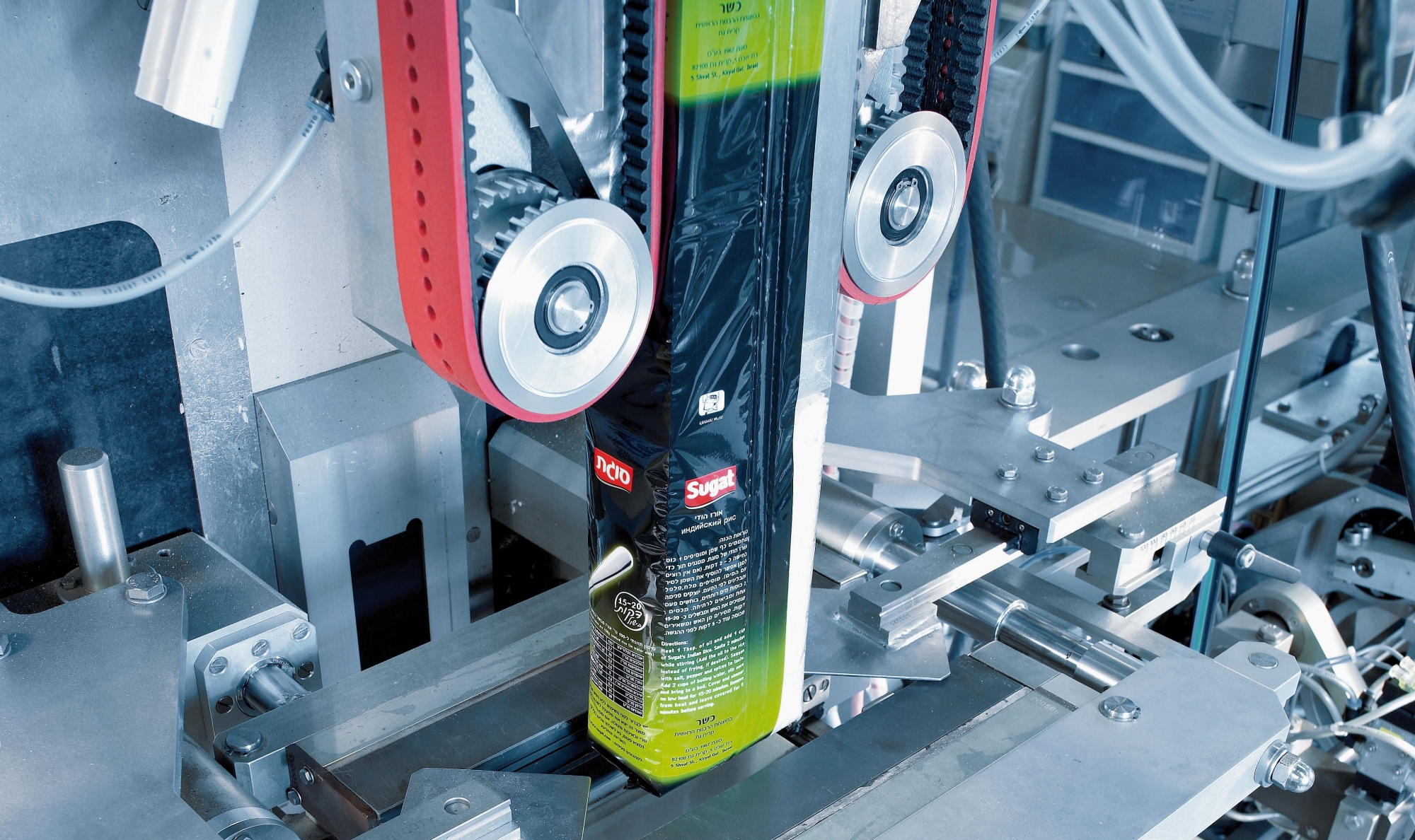 Firma Bosch Rexroth oferuje również fabrycznie skonfigurowane pakiety rozwiązań dla maszyn pakujących, np. zestawy rozwiązań dla maszyn do formowania pionowego i poziomego, napełniania i pieczętowania. (Zdjęcie: Bosch Rexroth AG)