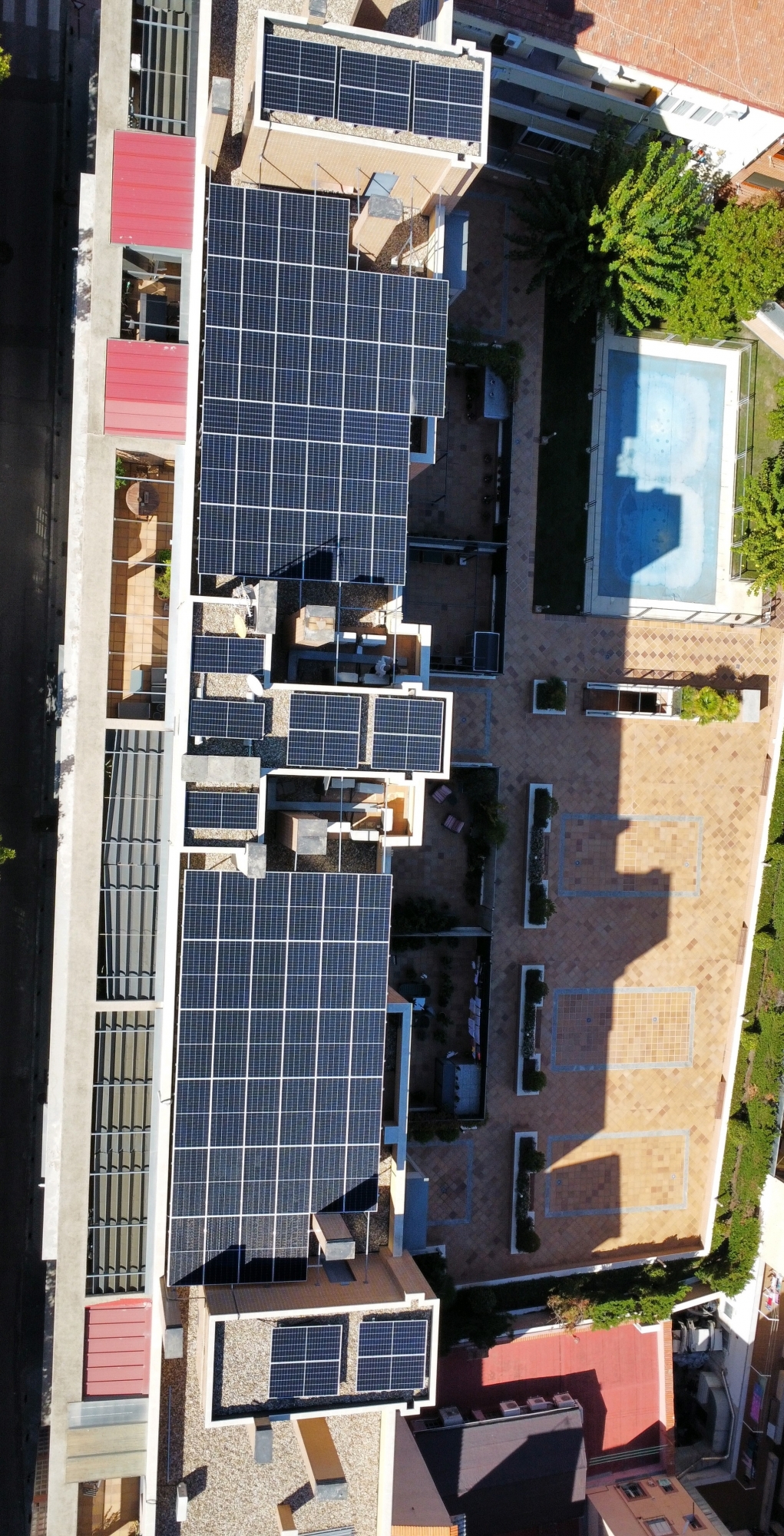 Lokatorzy madryckiego bloku mieszkalnego spodziewają się obniżyć swoje roczne rachunki za energię elektryczną o 875 euro każdy