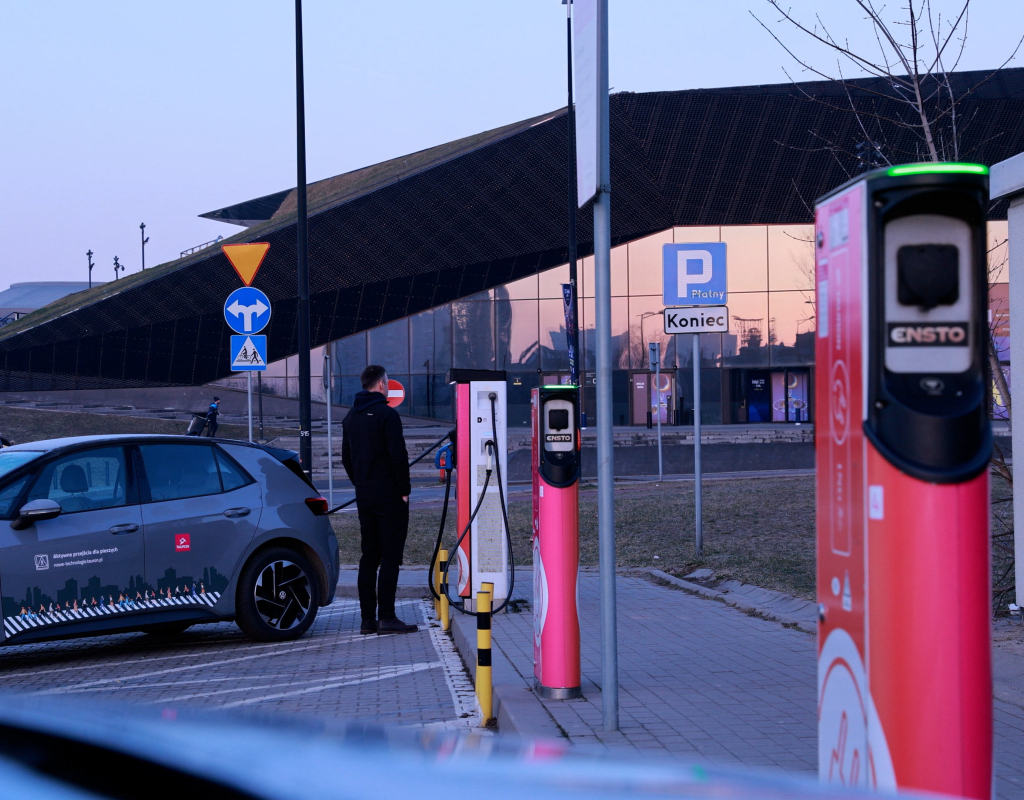 Dynamiczne ceny prądu na stacjach eTAURON