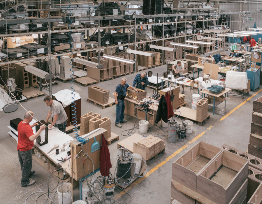 Produkcja glośników w zakładzie Diora w Świdnicy