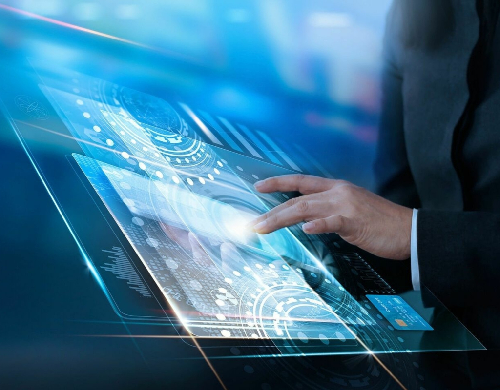 Audi rozpoczyna nową erę w rozwoju samochodów, stawiając na pojazdy definiowane programowo (Software-Defined Vehicles – SDV). Ta technologia stanowi fundament dla cyfrowej motoryzacji przyszłości, umożliwiając inteligentną komunikację między systemami, jazdę autonomiczną oraz ciągłe doskonalenie pojazdu przez cały okres jego użytkowania. Czym jest pojazd definiowany programowo?  Termin SDV nie odnosi się do konkretnego modelu, lecz opisuje nowe podejście do projektowania, w którym centrum stanow